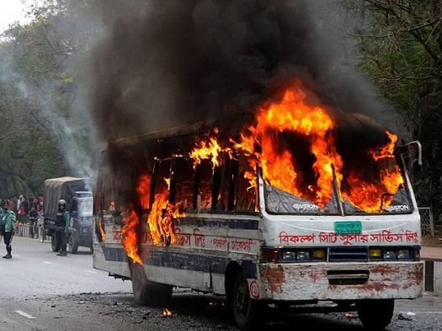 बांग्लादेश: हिंसा में 40 झुलसे 40 sustain burn injuries in Bangladesh violence