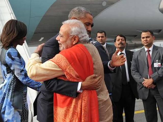परंपरागत कुर्ता पजामा और नेहरू जैकेट पहने मोदी ने किया ओबामा का स्वागत modi_welcomes_obama_wearing_traditional_kurta