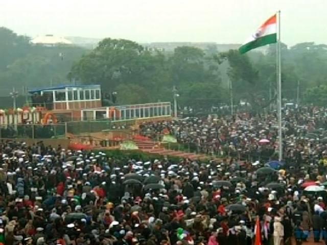 राष्ट्रपति ने राजपथ पर फहराया राष्ट्रध्वज President_Pranab_Mukherjee_flag