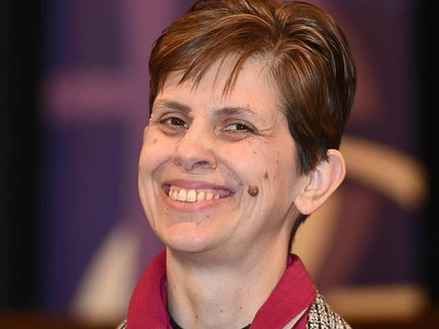 इंग्लैंड में पहली बार महिला बनी पादरी Libby Lane: First female Church of England bishop consecrated