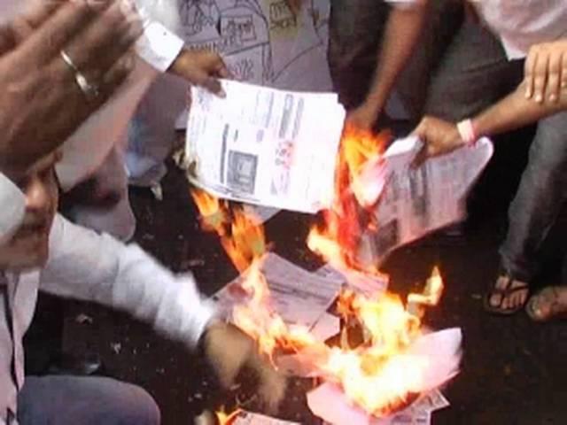 पानी के बिल में बढ़ोत्तरी के लिए शीला की आलोचना पानी के बिल में बढ़ोत्तरी के लिए शीला की आलोचना