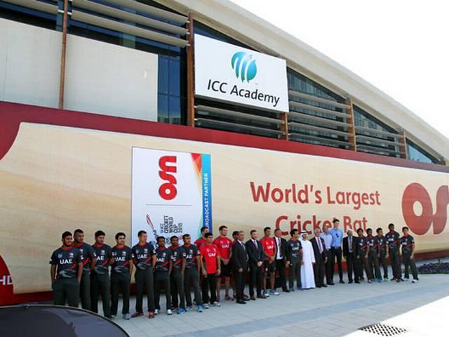 गिनीज विश्व रिकॉर्ड की दौड़ में सबसे बड़ा क्रिकेट बैट longest bat