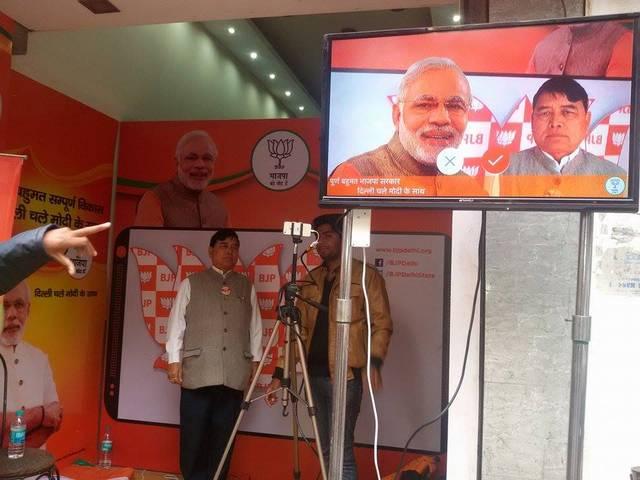 दिल्ली चुनाव: अब 'सेल्फी विद मोदी' के लिए बीजेपी लॉन्च करेगी मोबाइल वैन सेवा Delhi election: After selfiewithcompaigh BJP will launch Mobile Van service soon