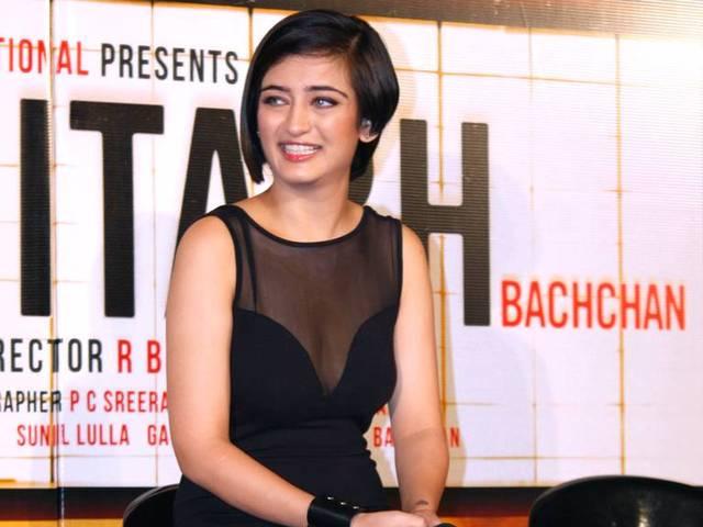 अक्षरा को मम्मी-डैडी से तुलना पसंद नहीं shamitabh_akshara_