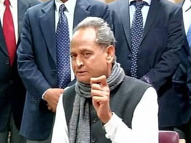 राजस्थान के पूर्व मुख्यमंत्री अशोक गहलोत को स्वाइन फ्लू Former Rajasthan chief minister Ashok Gehlot tests positive for Swine flu