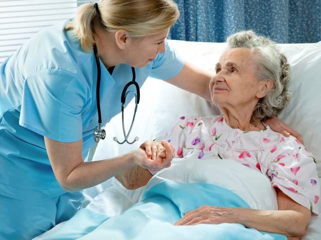 ऑपरेशन के दौरान नर्स से करें बातें, बेचैनी होगी कम Reduce Anxiety And Pain During Surgery With Small Talk And Stress Balls