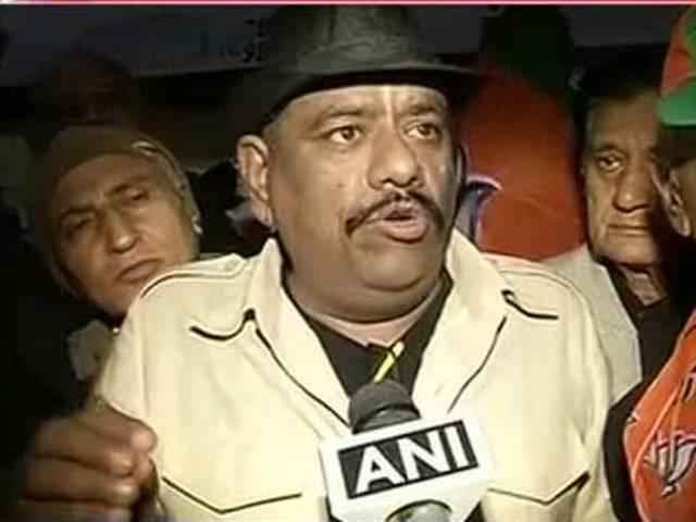 दिल्ली: कृष्णानगर में किरन बेदी के दफ्तर पर वकीलों ने किया हमला Delhi polls: Kiran Bedi’s office in Krishna Nagar ransacked