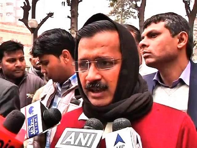 ABP LIVE: मोदी जी मेक इन इंडिया की बात करते हैं लेकिन UK में बना 10 लाख का सूट पहनते हैं- राहुल abp_live