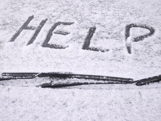 ठंड में जमती कार में बच्चों को छोड़कर शराब पीने चल गए मां-बाप Wine Tasting Couple ‘Left Toddlers in Freezing Car’