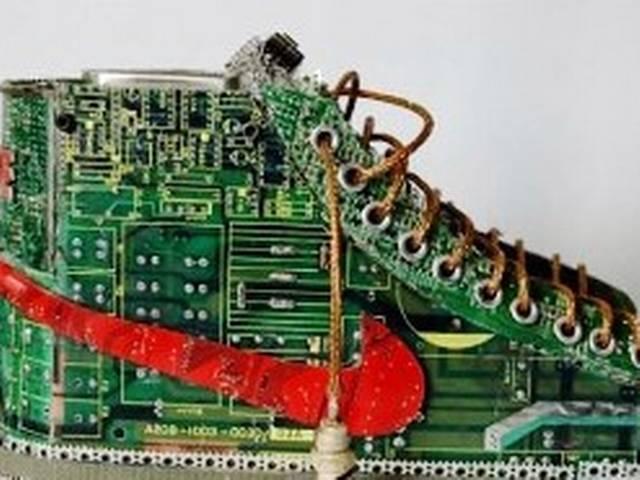 मदरबोर्ड से बना डाला जूता मदरबोर्ड से बना डाला जूता
