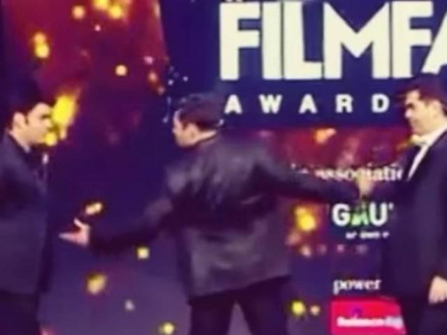 ...और जब सलमान ने किया शाहरुख को 'कॉपी'! When Salman did the Shahrukh pose!