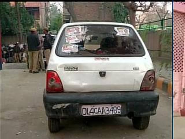 मंगोलपुरी में शराब बांटने के आरोप में बीजेपी उम्मीदवार हिरासत में, पुलिस ने जब्त की शराब और गाड़ी BJP candidate from Mangolpuri Surjeet Kumar’s car was seized last night,was allegedly filled with liquor