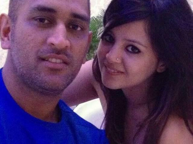 जूनियर बच्चन ने दी कैप्टन धोनी को बेटी के जन्म पर बधाई Mahendra Singh Dhoni_Abhishek Bachchan_Sakshi Dhoni_little Angle_Team India_World Cup 2015