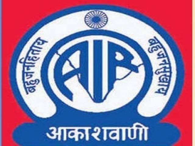 पुरानी छवि को बदलने की कोशिश में आकाशवाणी ने मोबाइल थामा पुरानी छवि को बदलने की कोशिश में आकाशवाणी ने मोबाइल थामा