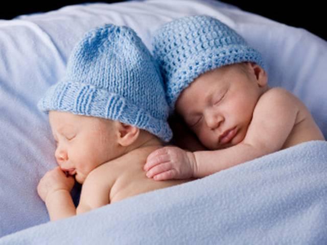 मर्द ने जुड़वा बच्चों को दिया जन्म! man gives birth to twins