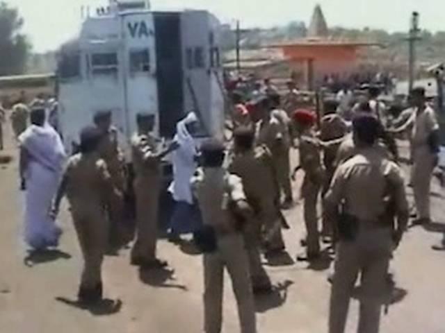 नौकरी को लेकर धनबाद में खूनी झड़प, एक की मौत नौकरी को लेकर धनबाद में खूनी झड़प, एक की मौत