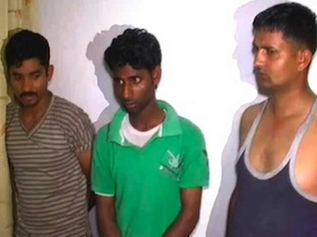 अपहरण के मामले में दो पुलिसवाले गिरफ्तार अपहरण के मामले में दो पुलिसवाले गिरफ्तार