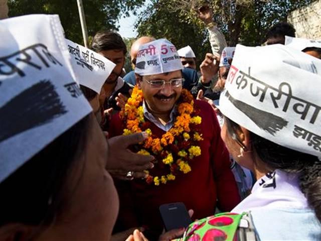 केजरीवाल के शपथ ग्रहण समारोह में शामिल हुईं बालीवुड हस्तियां arvind kejriwal_oath_bollywood