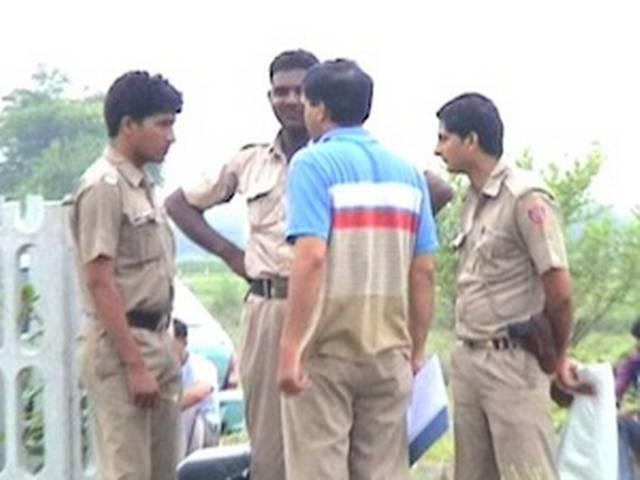 दिल्ली के रोहिणी में मिले युवक-युवती के शव दिल्ली के रोहिणी में मिले युवक-युवती के शव