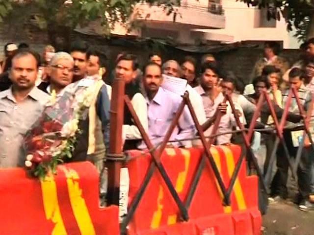 नहीं लगा केजरीवाल सरकार का जनता दरबार, पार्टी ने कहा- होना ही नहीं था ऐसा आयोजन, शिकायतें लेकर पहुंचे लोग CM_Kejriwal_janta darbar