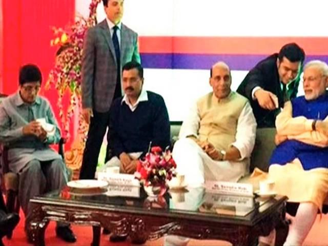 केजरीवाल की खांसी पर मोदी ने दी ये खास सलाह MODI_KEJRIWAL_KIRAN_AT_HOME