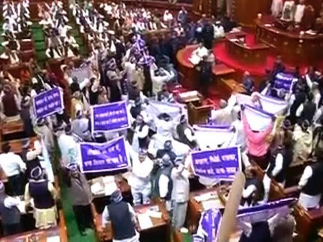 हंगामे के साथ शुरू हुआ उत्तर प्रदेश विधानमंडल का बजट सत्र up_assembly_uproar
