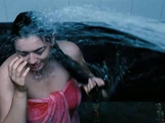 क्या यह हंसिका मोटवानी की वायरल बाथिंग वीडियो है? Hansika Motwani_