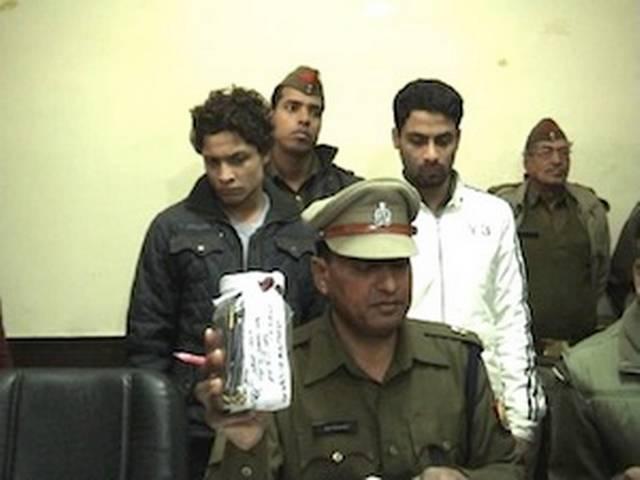 यूपी: मेरठ में पेन पिस्टल के साथ दो गिरफ्तार यूपी: मेरठ में पेन पिस्टल के साथ दो गिरफ्तार