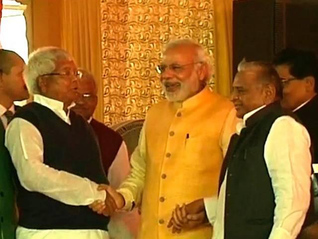 मोदी-मुलायम की मुलाकात के ये हैं सियासी मायने PM_Narendra_Modi_Mulayam_Safai_Politicalbenefit