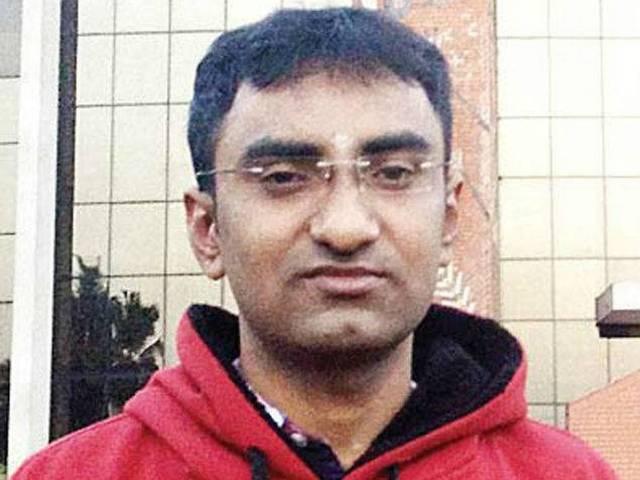 ट्रक ड्राइवर के बेटे को मिली करोड़ों की नौकरी, अखबार बेचकर करता था परिवार को सपोर्ट vendor-in-bengaluru-iim-student-rockets-to-mnc-job