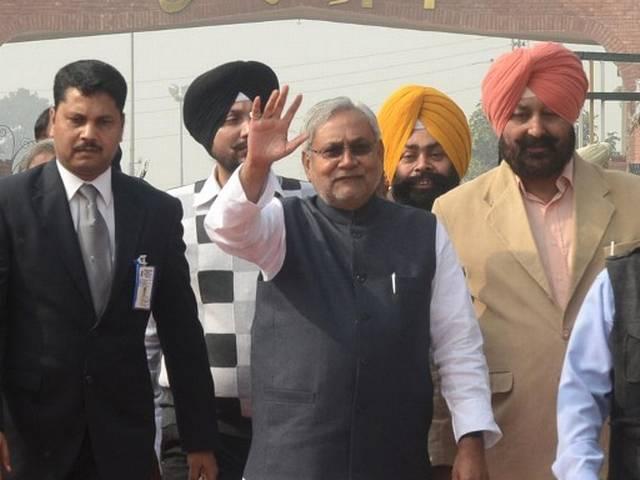 चौथी बार बिहार के मुख्यमंत्री बने नीतीश, ली शपथ ABP LIVE nitish kumar oath ceremomey , 4th tym nitiesh goinh to b cheif minister of bihar