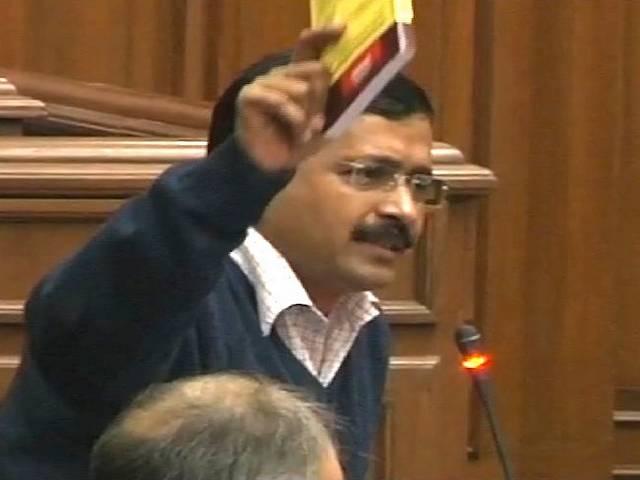 दिल्ली विधानसभा में पहले दिन तालियां और नारे गूंजे delhi_assembly_first_day