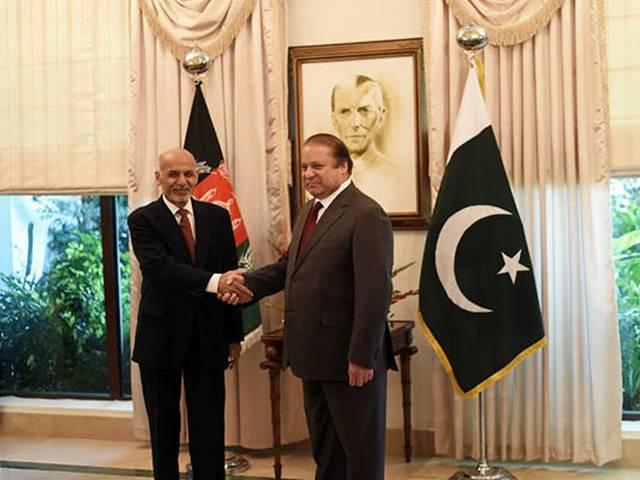 संबंधों पर चर्चा के लिए गनी ने शरीफ से फोन पर बात की afganistan’s president talks to pakistani pm
