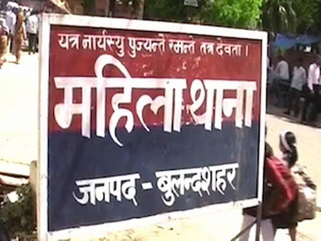 पुलिस ने रेप पीड़ित बच्ची को ही डाला हवालात में पुलिस ने रेप पीड़ित बच्ची को ही डाला हवालात में