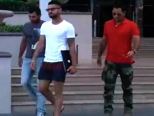 World Cup 2015: पर्थ की सड़कों पर साथ दिखे कप्तान धोनी और कोहली Team India_Perth_Mahendra Singh Dhoni_Virat Kohli_