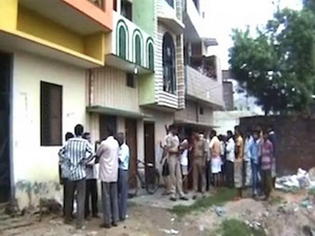 मुरादाबाद: पति ने की पत्नी और बेटे की हत्या मुरादाबाद: पति ने की पत्नी और बेटे की हत्या