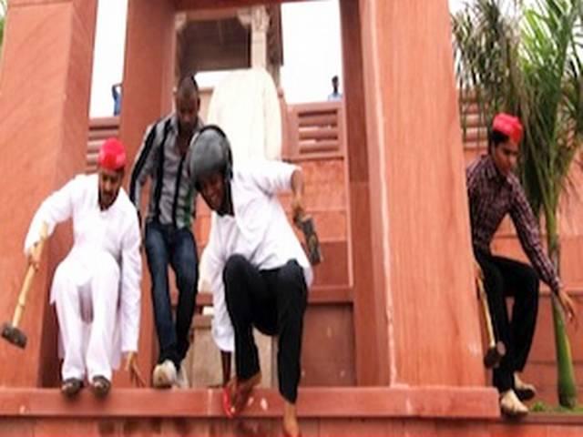 अमित जानी ने किया शिवसेना कार्यालय पर हमला अमित जानी ने किया शिवसेना कार्यालय पर हमला