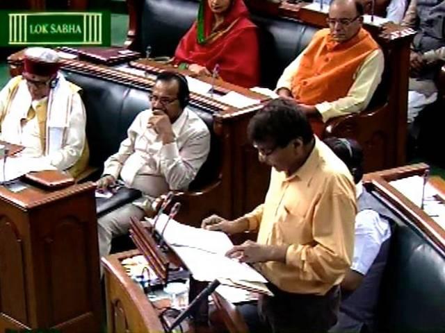 Rail Budget 2015: जानें अब ट्रेन में आपको मिलेंगी कौन-कौन सी सुविधाएं aa
