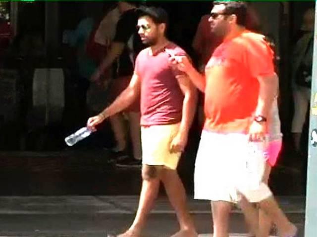 WORLD CUP 2015: पर्थ की सड़कों पर रोहित शर्मा की मस्ती rohit shrma shopping on perth streets