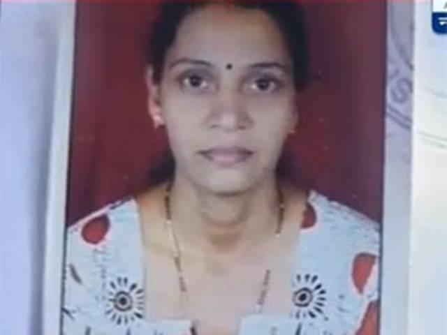 मुंबई: चलती ट्रेन से नीचे गिरी महिला, चोर छीन रहा था पर्स मुंबई: चलती ट्रेन से नीचे गिरी महिला, चोर छीन रहा था पर्स
