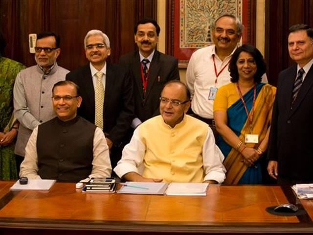 BUDGET 2015: मिडिल क्लास को बजट से क्या मिला ? middle class got these things in Budget 2015