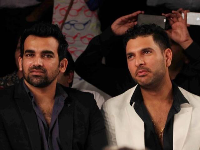 ...तो फैशन शो देखने में मशगूल हैं युवराज और जहीर खान! Fashion Show_Yuvraj singh_Zaheer khan_