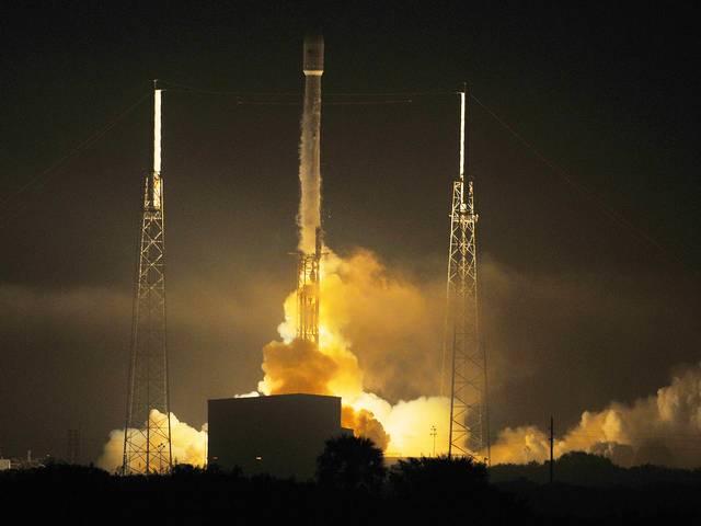 दुनिया का पहला पूर्णत: इलेक्ट्रिक संचार उपग्रह लांच SpaceX rocket lifts off with world’s first all-electric satellites