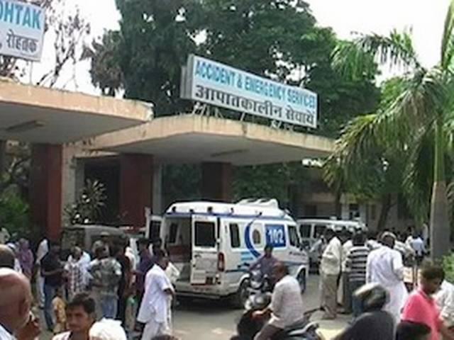 हरियाणा: कैदियों की वैन पर हमला, तीन घायल हरियाणा: कैदियों की वैन पर हमला, तीन घायल