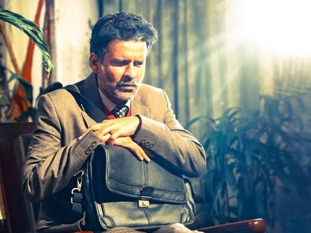 FIRST LOOK: फिल्म 'अलीगढ़' में मनोज बाजपेयी की पहली झलक First look: Manoj Bajpayee as gay professor in ‘Aligarh’