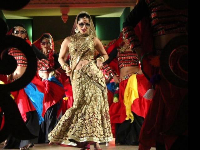 फिरंगी सनी का देसी अंदाज 'सईंया सुपरस्टार' गाना रिलीज? Saiyaan Superstar_sunny leone_Ek Paheli Leela_video song_