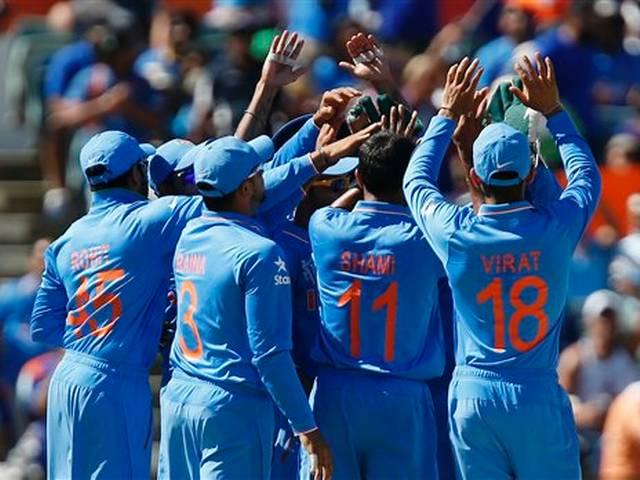 विश्व कप: लगातार चौथी जीत के साथ नॉकआउट में पहुंची धोनी की टीम India enter quarter-finals after hard-fought win over WI