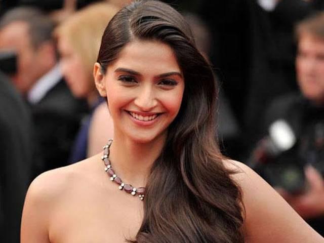 सोनम कपूर को अस्पताल से मिली छुट्टी Sonam kapoor_swine flu_salman khan_