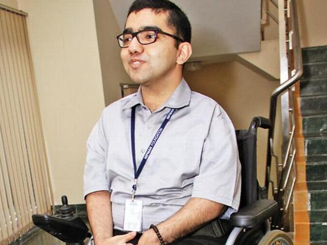 व्हीलचेयर मांगी तो नहीं दिया होटल में प्रवेश! Nipun Malhotra