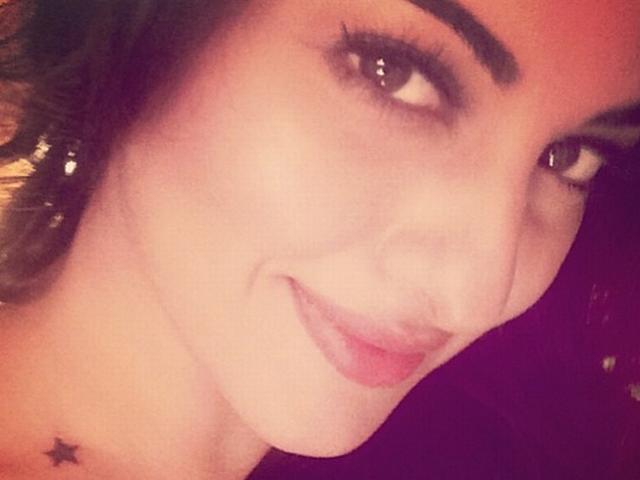 सोनाक्षी को मिला घंटा अवॉर्ड sonakshi sinha awarded by Ghanta award